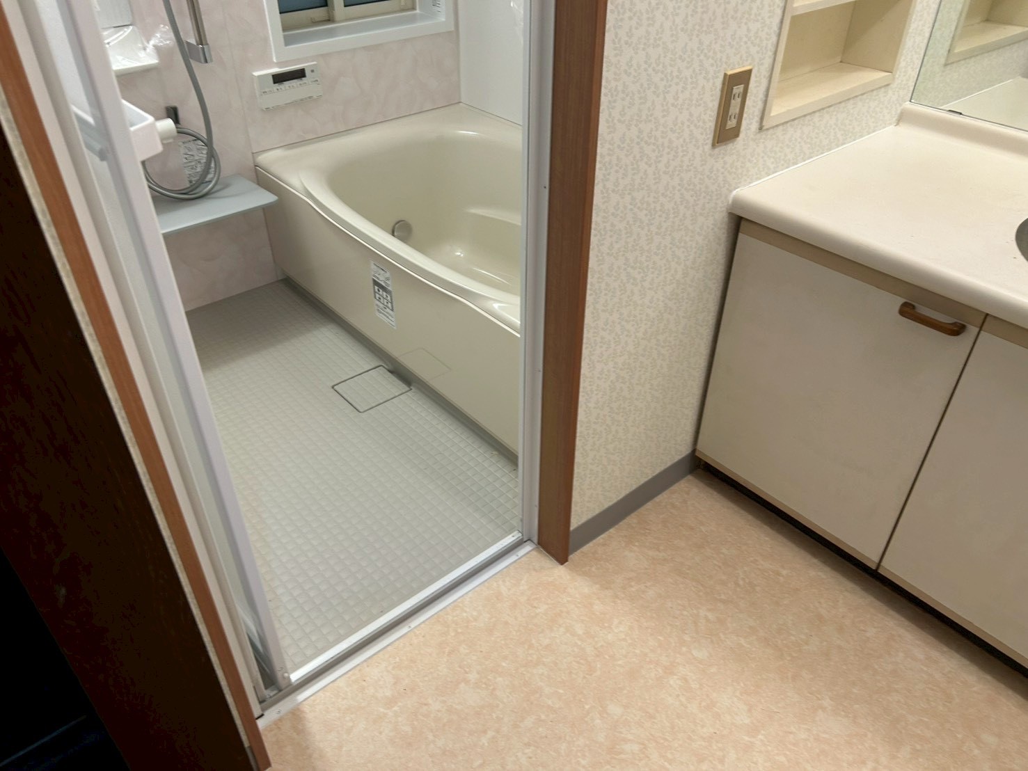 綾瀬市浴室床改修工事/T様邸